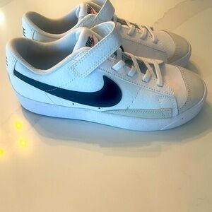 Nike Kids Court Legacy Shoes- White/black -BRAND NEW